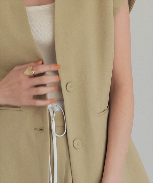 titivate（ティティベイト）の「スリーブレスジャケット/ジレ（ノーカラージャケット・レディース・ブラック/ベージュ/ブラウン・L/M/S）」の19枚目の写真