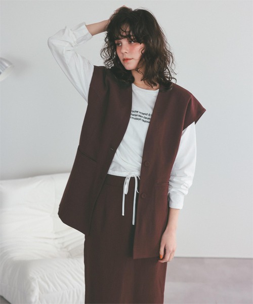 titivate（ティティベイト）の「スリーブレスジャケット/ジレ（ノーカラージャケット・レディース・ブラック/ベージュ/ブラウン・L/M/S）」の12枚目の写真