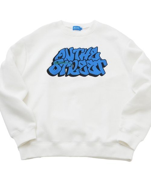 GLAZOS（グラソス）の「【大人向けサイズあり】【毛玉になりにくいしっかり暖か素材】裏起毛・アップリケ刺繍ビッグトレーナー（スウェット・キッズ・ホワイト/ブラック・S/M/L/LL）」の2枚目の写真