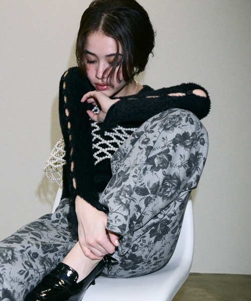 Clum(クルム)の「cutwork sleeve shaggy short knit tops / カットワーク袖シャギーショート丈ニットトップス(ニット/セーター・レディース・ラベンダー/ブラック/ホワイト・FREE)」の6枚目の写真
