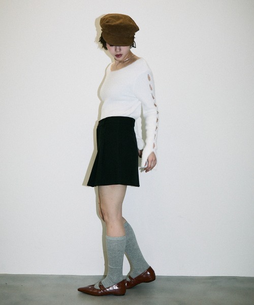 Clum(クルム)の「cutwork sleeve shaggy short knit tops / カットワーク袖シャギーショート丈ニットトップス(ニット/セーター・レディース・ラベンダー/ブラック/ホワイト・FREE)」の4枚目の写真