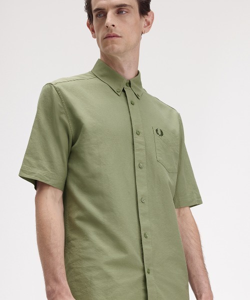 FRED PERRY（フレッドペリー）の「Oxford Shirt／オックスフォード半袖シャツ（シャツ/ブラウス・メンズ・ホワイト/サックスブルー/ネイビー/ベージュ/グリーン/ライトオリーブ・S/M/L）」の4枚目の写真