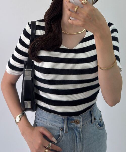 KOBE LETTUCE（コウベレタス）の「選べるデザイン 半袖ベーシックリブニットトップス（ニット/セーター・レディース・ホワイト系/アイボリー系2/ホワイト系1/ブラウン系1/ネイビー系3/グレー系2/アイボリー系/ネイビー系/グレー/ブルー系2/ワインレッド/ピンク系/ブルー系3/ブルー系1/ピンク系1/ピンク系2/ホワイト/グリーン/アイボリー系1/ネイビー系1/グリーン系/グリーン系2/ブルー系/ブラック系/ワイン系/グレー系/グリーン系1/ワイン系2/ベビーピンク/ブラウン系/アイボリー系3/ブラウン系2/ホワイト系2/ホワイト系3/ブラック系1/ブラック系2/ブラック系3/ブルー系4/アイボリー系4/ネイビー系2/ネイビー系4/グレー系1/グレー系3/ブラウン系3/ホワイト系その他/ホワイト系その他2/ホワイト系その他3/ホワイト系その他4/ワイン系1/ワイン系3・2/3/4/1/5）」の3枚目の写真