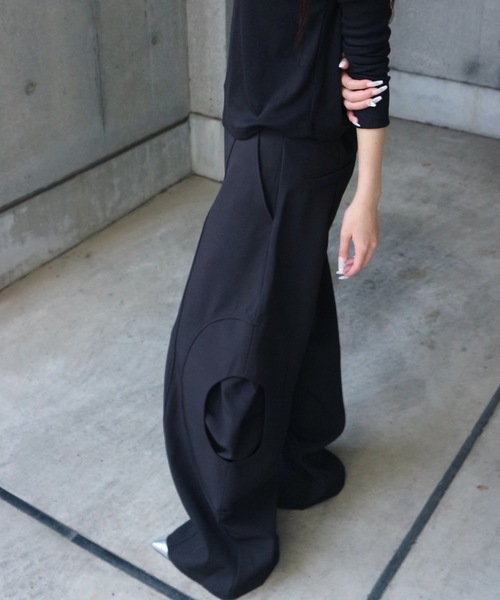 JilLA(ジルア)の「【ユニセックス】Technical Wide Slacks / テクニカルワイドスラックス(スラックス・レディース・ブラック・M/L)」の17枚目の写真
