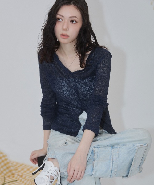 ENVYM(アンビー)の「キーネック スラブ シアー スリット トップス(Tシャツ/カットソー・レディース・ブラック/ホワイト/ネイビー/グレー・FREE)」の1枚目の写真