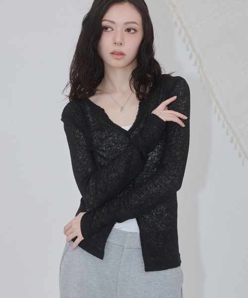 ENVYM(アンビー)の「キーネック スラブ シアー スリット トップス(Tシャツ/カットソー・レディース・ブラック/ホワイト/ネイビー/グレー・FREE)」の3枚目の写真