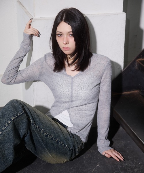 ENVYM(アンビー)の「キーネック スラブ シアー スリット トップス(Tシャツ/カットソー・レディース・ブラック/ホワイト/ネイビー/グレー・FREE)」の18枚目の写真