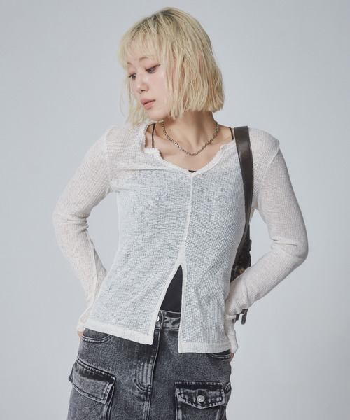 ENVYM(アンビー)の「キーネック スラブ シアー スリット トップス(Tシャツ/カットソー・レディース・ブラック/ホワイト/ネイビー/グレー・FREE)」の9枚目の写真