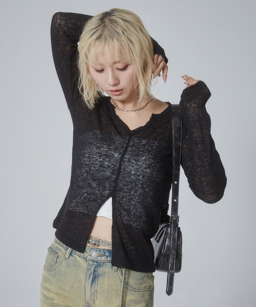 ENVYM(アンビー)の「キーネック スラブ シアー スリット トップス(Tシャツ/カットソー・レディース・ブラック/ホワイト/ネイビー/グレー・FREE)」の6枚目の写真