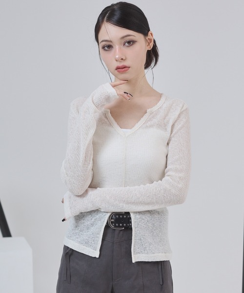 ENVYM(アンビー)の「キーネック スラブ シアー スリット トップス(Tシャツ/カットソー・レディース・ブラック/ホワイト/ネイビー/グレー・FREE)」の16枚目の写真