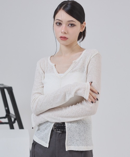 ENVYM(アンビー)の「キーネック スラブ シアー スリット トップス(Tシャツ/カットソー・レディース・ブラック/ホワイト/ネイビー/グレー・FREE)」の17枚目の写真