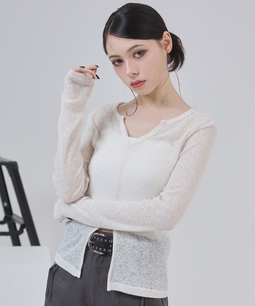 ENVYM(アンビー)の「キーネック スラブ シアー スリット トップス(Tシャツ/カットソー・レディース・ブラック/ホワイト/ネイビー/グレー・FREE)」の18枚目の写真