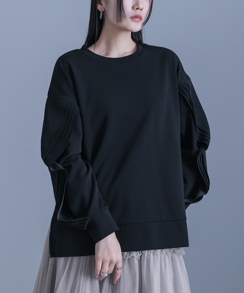 kOhAKU(コハク)の「サイドジップ袖フレアスウェット(スウェット・レディース・ブラック/グレイッシュベージュ・1/2)」の1枚目の写真