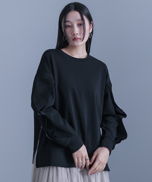 kOhAKU(コハク)の「サイドジップ袖フレアスウェット(スウェット・レディース・ブラック/グレイッシュベージュ・1/2)」の18枚目の写真
