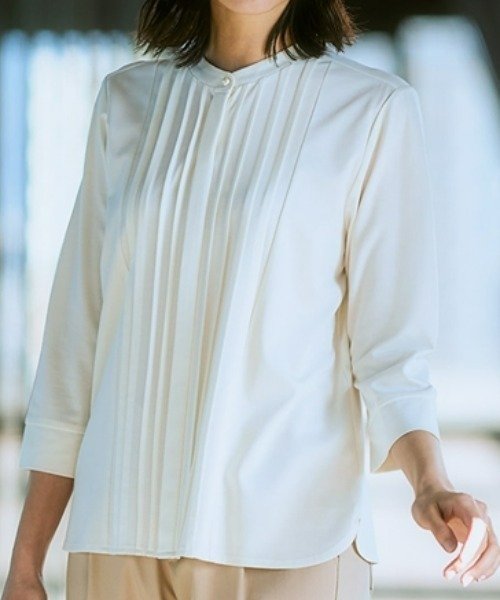 7days Life Styling(セブンデイズライフスタイリング)の「ブラウス見え シルケットポンチピンタックカットソートップス(Tシャツ/カットソー・レディース・グレイッシュベージュ/ブラック/オフホワイト/ミント・S/M/L/LL/3L/6L/4L/5L)」の1枚目の写真