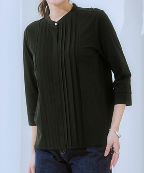 7days Life Styling(セブンデイズライフスタイリング)の「ブラウス見え シルケットポンチピンタックカットソートップス(Tシャツ/カットソー・レディース・グレイッシュベージュ/ブラック/オフホワイト/ミント・S/M/L/LL/3L/6L/4L/5L)」の2枚目の写真