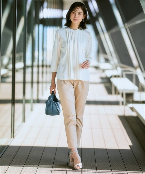 7days Life Styling(セブンデイズライフスタイリング)の「ブラウス見え シルケットポンチピンタックカットソートップス(Tシャツ/カットソー・レディース・グレイッシュベージュ/ブラック/オフホワイト/ミント・S/M/L/LL/3L/6L/4L/5L)」の5枚目の写真