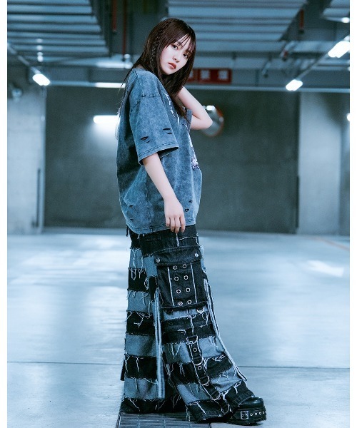 TRAVAS TOKYO（トラバス トウキョウ）の「『TRAVAS TOKYO/トラバス トーキョー』イラストプリント加工Tシャツ（Tシャツ/カットソー・レディース・チャコールグレー/ブラック・FREE）」の6枚目の写真