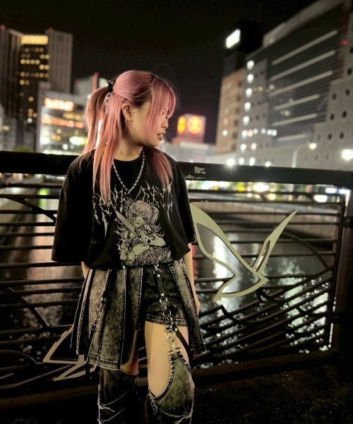 TRAVAS TOKYO（トラバス トウキョウ）の「『TRAVAS TOKYO/トラバス トーキョー』イラストプリント加工Tシャツ（Tシャツ/カットソー・レディース・チャコールグレー/ブラック・FREE）」の17枚目の写真