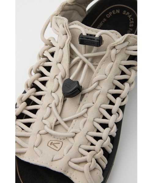 KEEN(キーン)の「ユニーク ツー オーティー(サンダル・レディース・アイボリー/ブラック・23.5cm/24.5cm/25.5cm)」の16枚目の写真