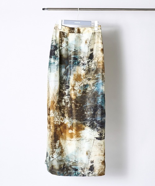 RUMCHE（ラムシェ）の「Mineral Print Straight Skirt / ミネラルプリントストレートスカート（スカート・レディース・ネイビー系・FREE）」の2枚目の写真