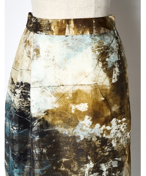 RUMCHE（ラムシェ）の「Mineral Print Straight Skirt / ミネラルプリントストレートスカート（スカート・レディース・ネイビー系・FREE）」の6枚目の写真