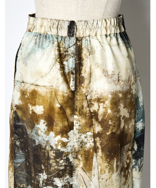 RUMCHE（ラムシェ）の「Mineral Print Straight Skirt / ミネラルプリントストレートスカート（スカート・レディース・ネイビー系・FREE）」の7枚目の写真