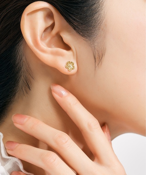Jewel closet by L&Co.(ジュエルクローゼットバイエルアンドコー)の「K10 フラワー モチーフ ピアス(ピアス(両耳用)・レディース・ピンク系その他/イエロー系その他3/イエロー系その他/ピンク系その他2/ピンク系その他3/イエロー系その他2・FREE)」の12枚目の写真
