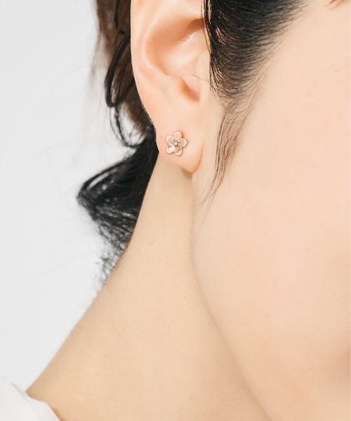 Jewel closet by L&Co.(ジュエルクローゼットバイエルアンドコー)の「K10 フラワー モチーフ ピアス(ピアス(両耳用)・レディース・ピンク系その他/イエロー系その他3/イエロー系その他/ピンク系その他2/ピンク系その他3/イエロー系その他2・FREE)」の15枚目の写真