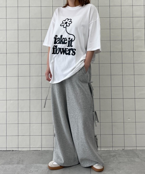 WOND(ウォンド)の「WOND/fake it flowersビッグT(Tシャツ/カットソー・レディース・ホワイト/ブラック・FREE)」の3枚目の写真