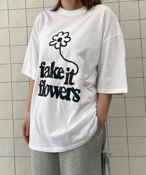 WOND(ウォンド)の「WOND/fake it flowersビッグT(Tシャツ/カットソー・レディース・ホワイト/ブラック・FREE)」の5枚目の写真