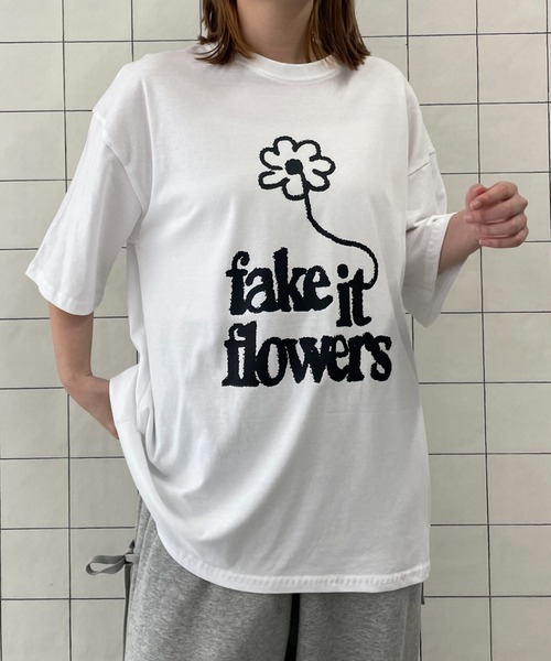 WOND(ウォンド)の「WOND/fake it flowersビッグT(Tシャツ/カットソー・レディース・ホワイト/ブラック・FREE)」の6枚目の写真