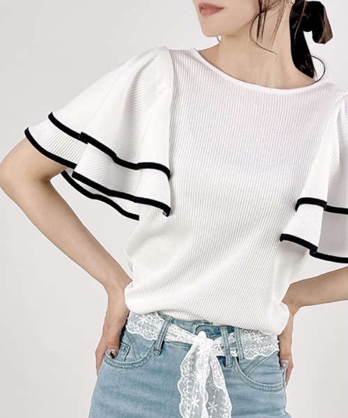 CLOTHY(クロシィ)の「【ラッフルが豪華に揺れる大人のカットソー♪】テレコダブルフリルトップス(Tシャツ/カットソー・レディース・アイボリー/ブラック/モカ/オフホワイト・LARGE/MEDIUM)」の1枚目の写真
