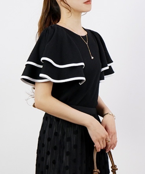 CLOTHY(クロシィ)の「【ラッフルが豪華に揺れる大人のカットソー♪】テレコダブルフリルトップス(Tシャツ/カットソー・レディース・アイボリー/ブラック/モカ/オフホワイト・LARGE/MEDIUM)」の3枚目の写真