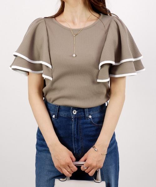 CLOTHY(クロシィ)の「【ラッフルが豪華に揺れる大人のカットソー♪】テレコダブルフリルトップス(Tシャツ/カットソー・レディース・アイボリー/ブラック/モカ/オフホワイト・LARGE/MEDIUM)」の13枚目の写真
