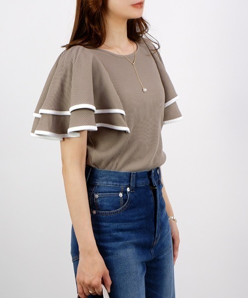 CLOTHY(クロシィ)の「【ラッフルが豪華に揺れる大人のカットソー♪】テレコダブルフリルトップス(Tシャツ/カットソー・レディース・アイボリー/ブラック/モカ/オフホワイト・LARGE/MEDIUM)」の14枚目の写真