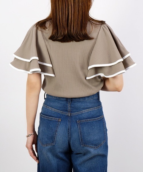 CLOTHY(クロシィ)の「【ラッフルが豪華に揺れる大人のカットソー♪】テレコダブルフリルトップス(Tシャツ/カットソー・レディース・アイボリー/ブラック/モカ/オフホワイト・LARGE/MEDIUM)」の15枚目の写真