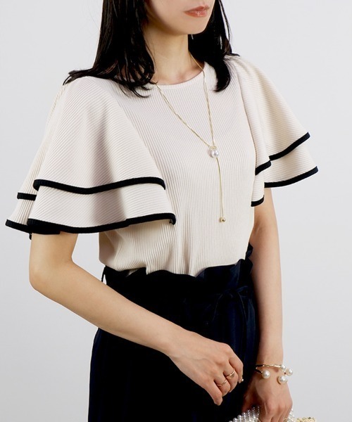 CLOTHY(クロシィ)の「【ラッフルが豪華に揺れる大人のカットソー♪】テレコダブルフリルトップス(Tシャツ/カットソー・レディース・アイボリー/ブラック/モカ/オフホワイト・LARGE/MEDIUM)」の16枚目の写真