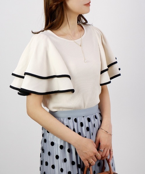CLOTHY(クロシィ)の「【ラッフルが豪華に揺れる大人のカットソー♪】テレコダブルフリルトップス(Tシャツ/カットソー・レディース・アイボリー/ブラック/モカ/オフホワイト・LARGE/MEDIUM)」の19枚目の写真