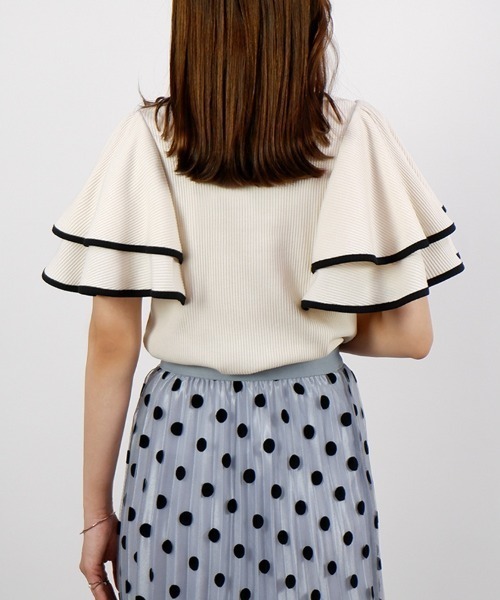 CLOTHY(クロシィ)の「【ラッフルが豪華に揺れる大人のカットソー♪】テレコダブルフリルトップス(Tシャツ/カットソー・レディース・アイボリー/ブラック/モカ/オフホワイト・LARGE/MEDIUM)」の20枚目の写真