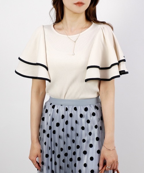 CLOTHY(クロシィ)の「【ラッフルが豪華に揺れる大人のカットソー♪】テレコダブルフリルトップス(Tシャツ/カットソー・レディース・アイボリー/ブラック/モカ/オフホワイト・LARGE/MEDIUM)」の18枚目の写真