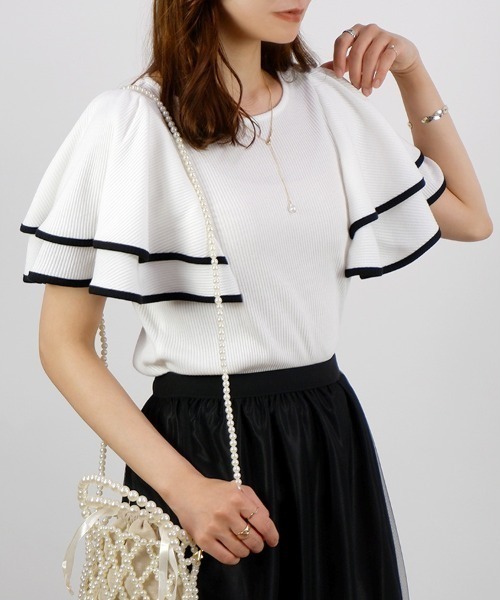 CLOTHY(クロシィ)の「【ラッフルが豪華に揺れる大人のカットソー♪】テレコダブルフリルトップス(Tシャツ/カットソー・レディース・アイボリー/ブラック/モカ/オフホワイト・LARGE/MEDIUM)」の8枚目の写真