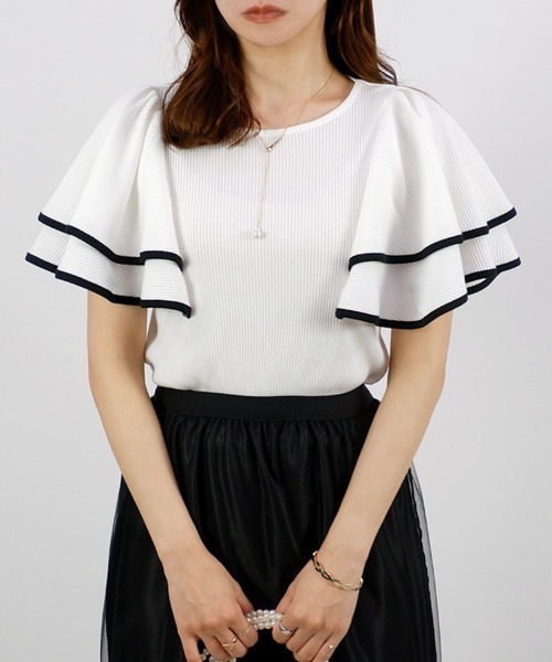 CLOTHY(クロシィ)の「【ラッフルが豪華に揺れる大人のカットソー♪】テレコダブルフリルトップス(Tシャツ/カットソー・レディース・アイボリー/ブラック/モカ/オフホワイト・LARGE/MEDIUM)」の7枚目の写真