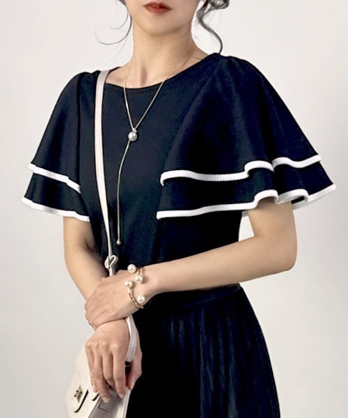 CLOTHY(クロシィ)の「【ラッフルが豪華に揺れる大人のカットソー♪】テレコダブルフリルトップス(Tシャツ/カットソー・レディース・アイボリー/ブラック/モカ/オフホワイト・LARGE/MEDIUM)」の22枚目の写真