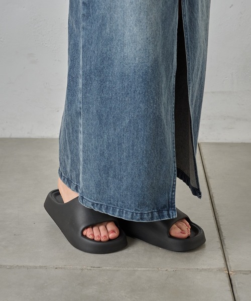 COLONY 2139(コロニートゥーワンスリーナイン)の「マシュマロシングルバンドサンダル(サンダル・レディース・ブラック/グリーン/ホワイト・LARGE/MEDIUM)」の22枚目の写真