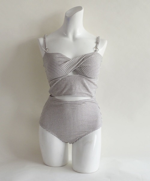 LAVIA（ラヴィア）の「ギンガムチェックツイストビキニ（水着・レディース・ピンク/グレー・M/L）」の18枚目の写真