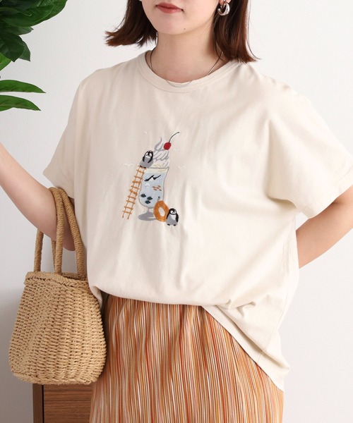 Emago(イマゴ)の「EMAGO クリームソーダ刺繍ドルマンTシャツ(Tシャツ/カットソー・レディース・ホワイト×ブルー/アイボリー/ネイビー・FREE)」の8枚目の写真