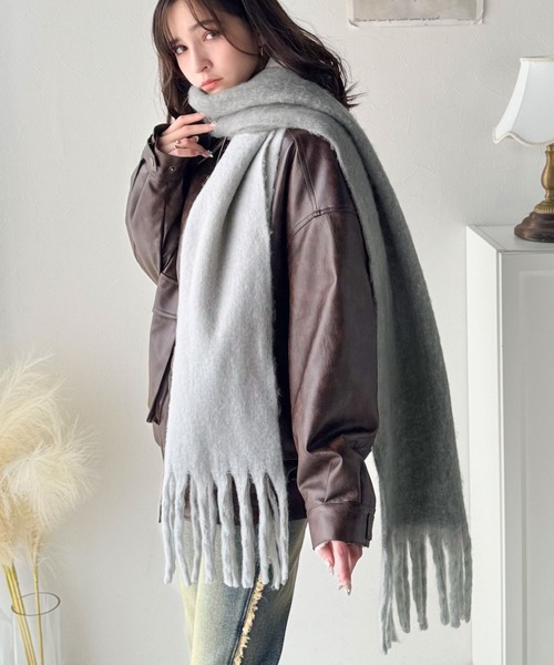 classicalelf（クラシカルエルフ）の「絶妙MIXカラーが使いやすい♪ バイカラー起毛マフラー（マフラー・レディース・グレー/アイボリー・ONE SIZE）」の8枚目の写真