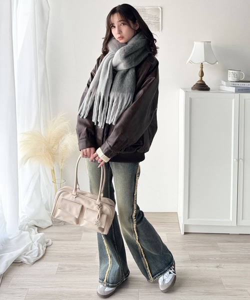 classicalelf（クラシカルエルフ）の「絶妙MIXカラーが使いやすい♪ バイカラー起毛マフラー（マフラー・レディース・グレー/アイボリー・ONE SIZE）」の9枚目の写真