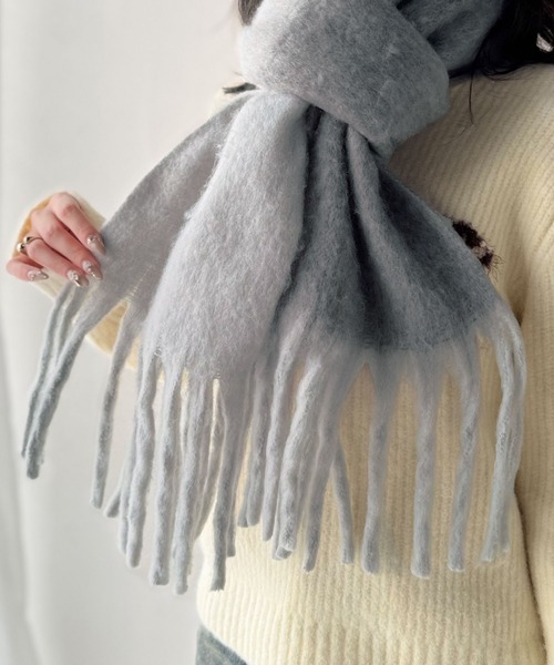 classicalelf（クラシカルエルフ）の「絶妙MIXカラーが使いやすい♪ バイカラー起毛マフラー（マフラー・レディース・グレー/アイボリー・ONE SIZE）」の13枚目の写真